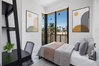 Building Photo - 228 NW 7th Ave