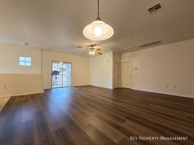 Building Photo - 5950 Barbosa Dr
