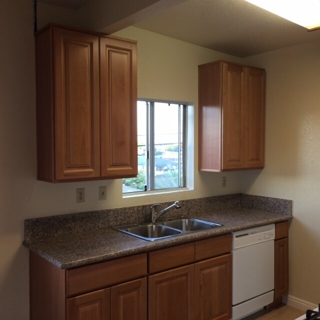 Cocina renovada - 1569 W 205th St