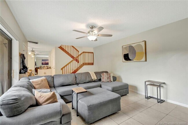 Building Photo - 2930 SW Sunset Trace Cir