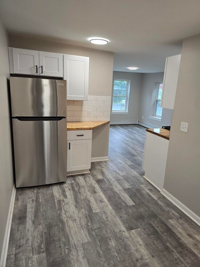 Building Photo - 3 Bedroom 1Bath Newly Renovated Apt- 228 M...