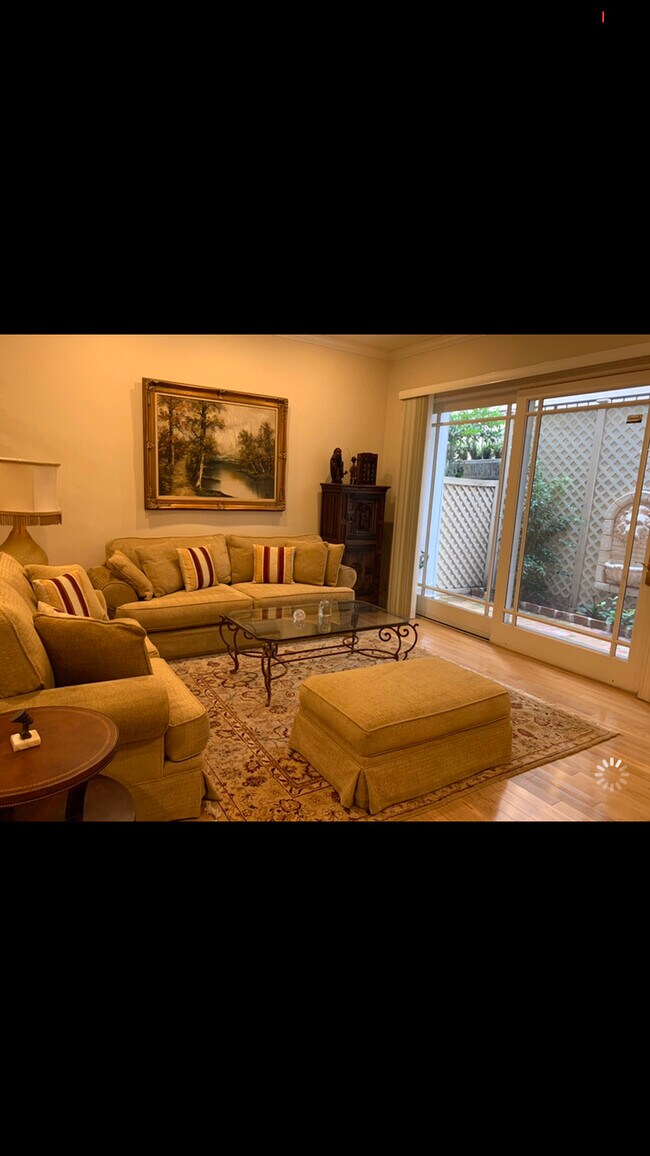 Foto del edificio - 10933 Wellworth Ave