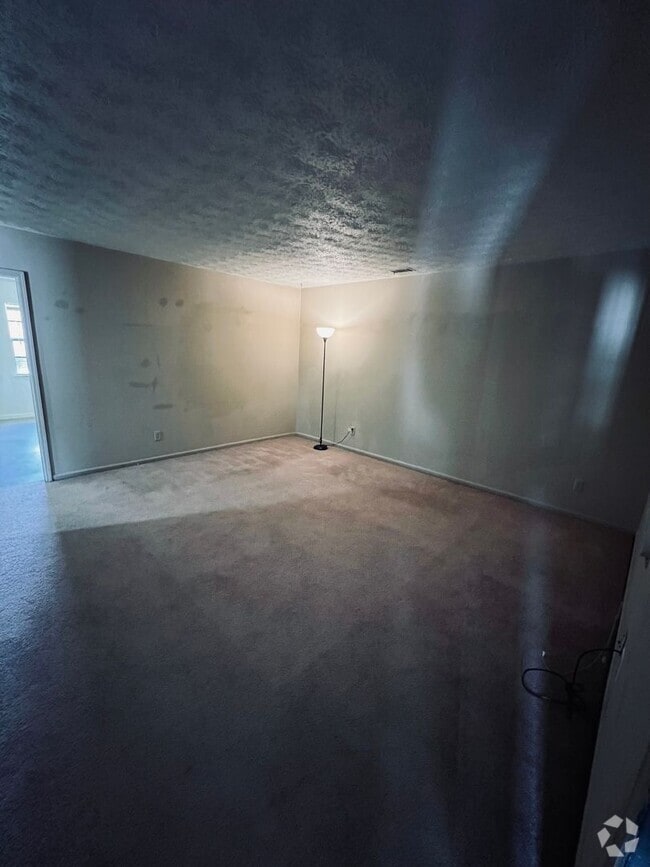 Building Photo - 929 Live Oak Dr