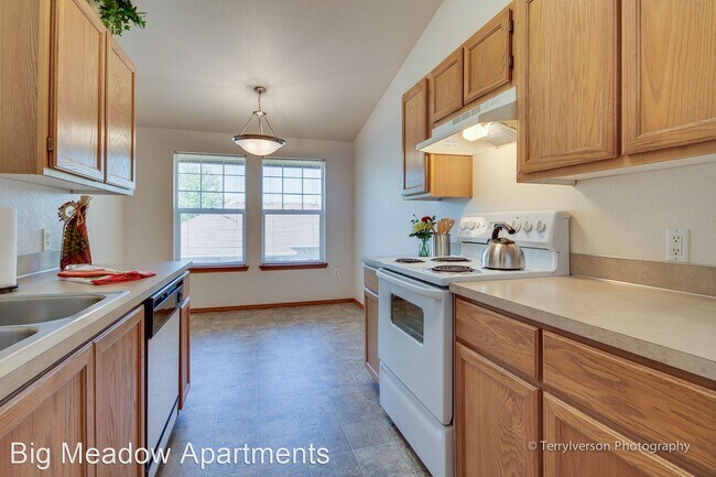 Building Photo - 1111 Meadow Dr