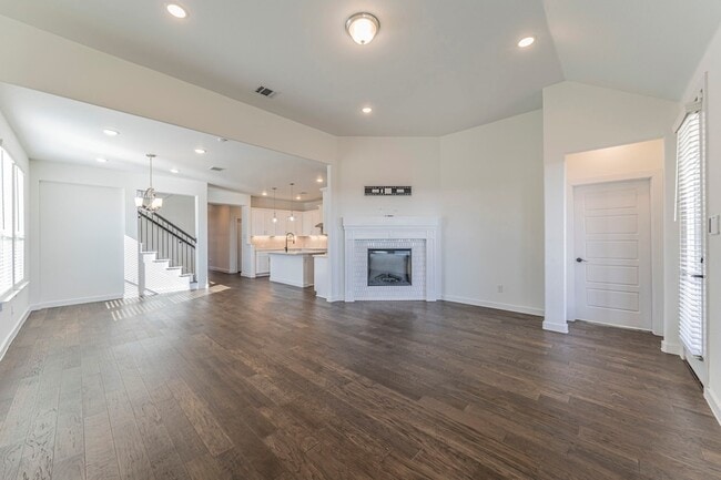 Building Photo - 1110 Stallion Ln