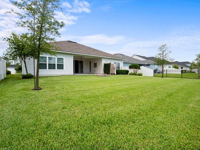 Building Photo - 4 bedroom, 3 bath home in Grand Landings G...
