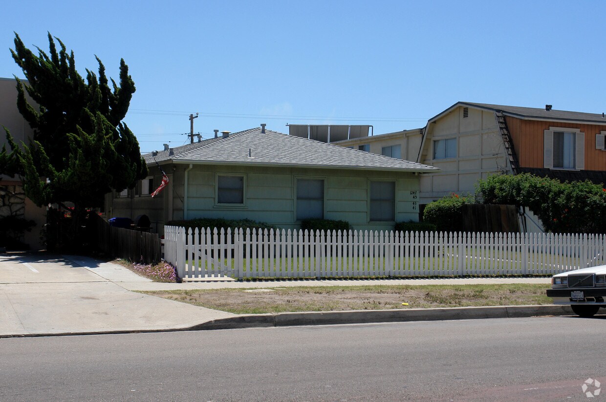 Primary Photo - 1241-1247 Grand Ave