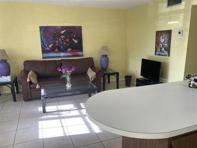 Building Photo - 4504 3rd St Cir W