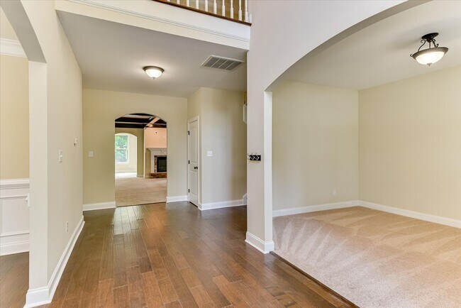 Foto del edificio - 4215 Windslow Dr