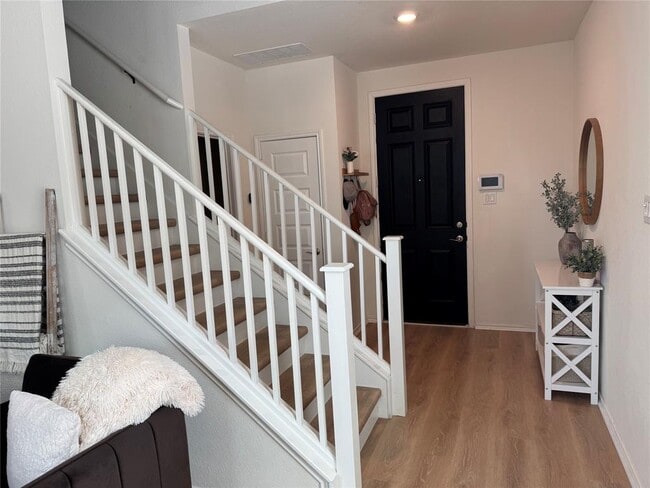 Building Photo - 256 Benmyrtle Trl