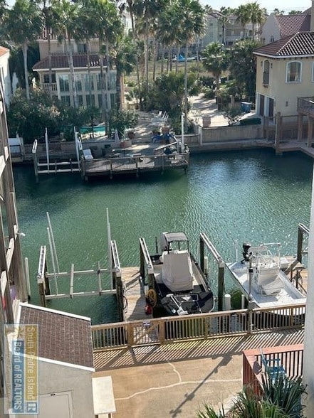 Primary Photo - 6201 Padre Blvd