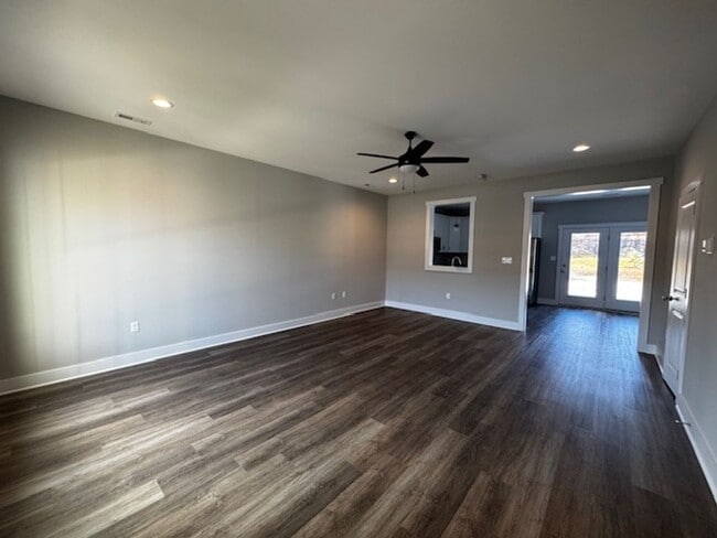 Building Photo - 15 Villa Ct