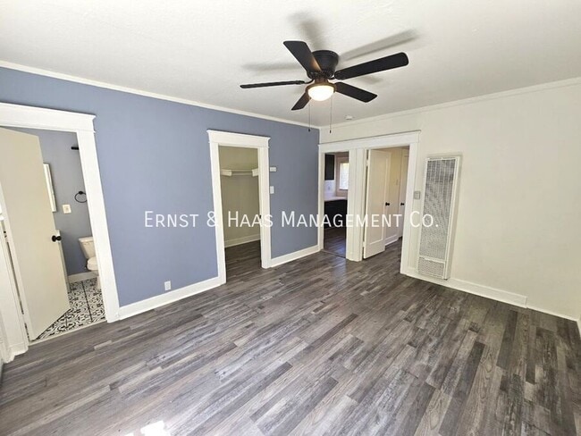 Building Photo - 1306 E Hellman St