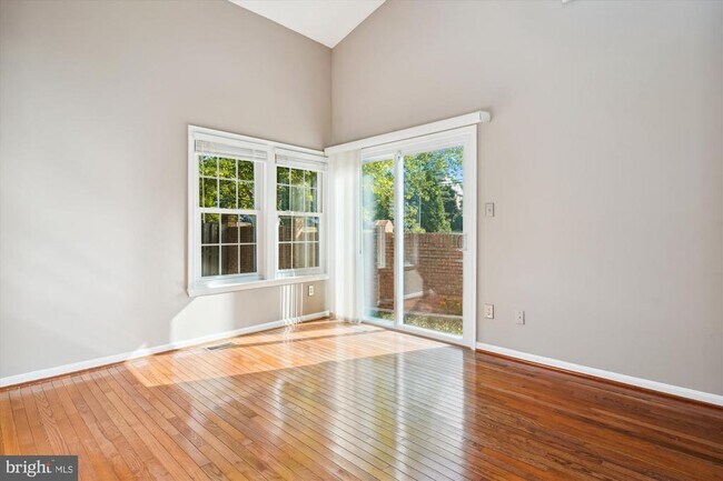 Foto del edificio - 7558 Cross Gate Ln