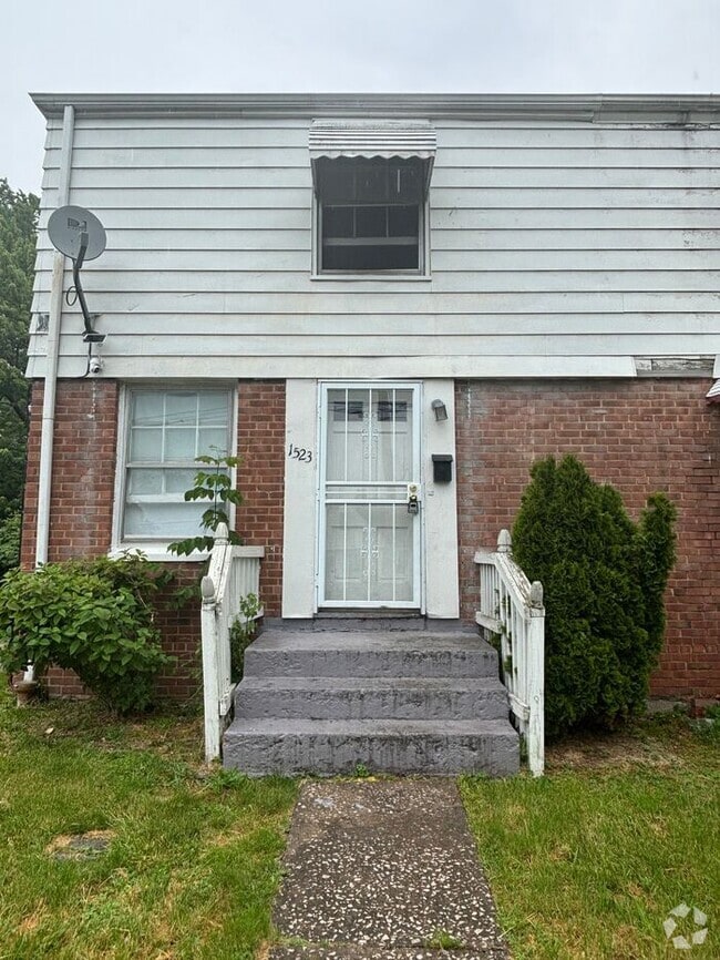 Building Photo - 1523 Babbitt Rd