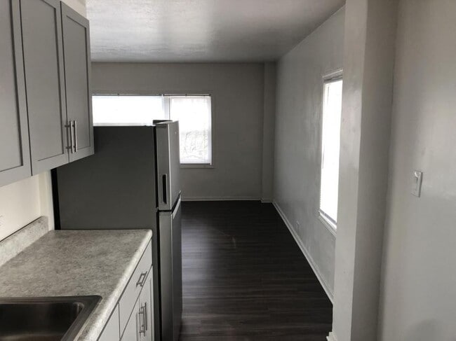 Building Photo - 1 bedroom in Chicago IL 60626