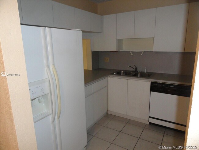 Building Photo - 1900 W 68th St