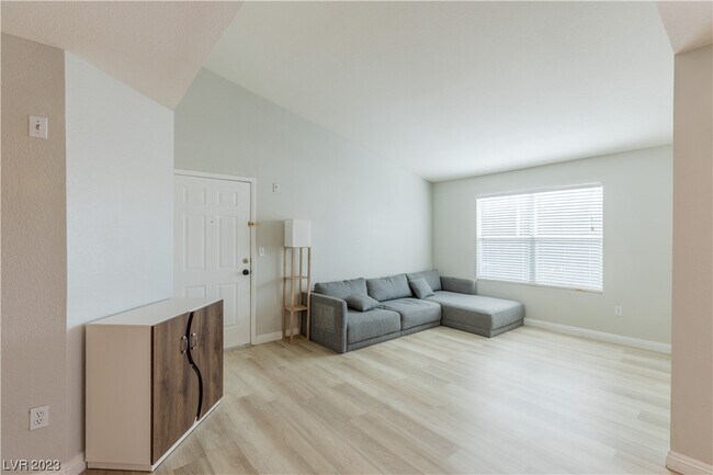 Building Photo - 8101 W Flamingo Rd