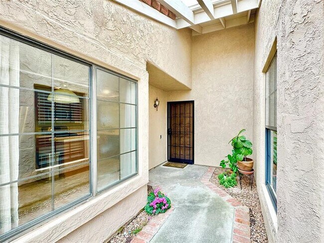 Building Photo - 15664 Via Calanova, San Diego