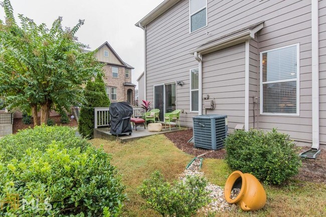 Foto del edificio - 2348 Whiteoak Ln