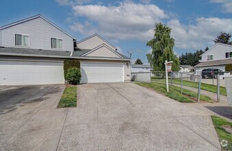 Building Photo - 3020 NE 116th Ave