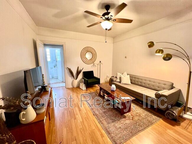 Foto del edificio - 5707 Rosemary Pl