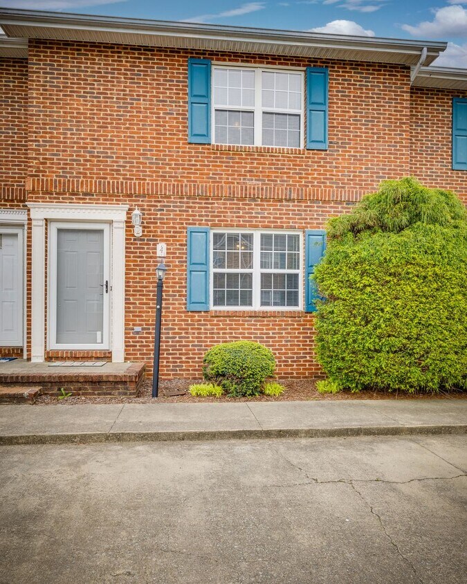 Primary Photo - 2 br/ 1.5 bath condo Johnson City