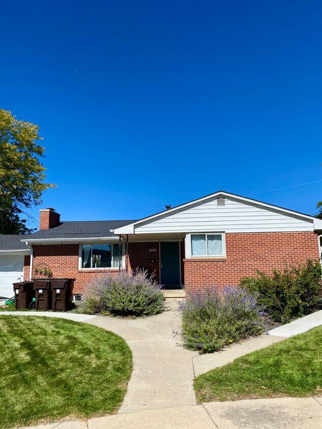 Foto principal - Available for 2026-2027 Fall Pre-Leasing! ...