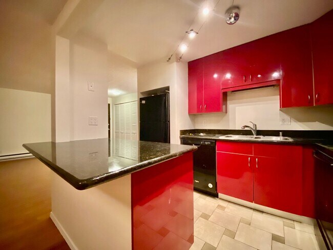 Foto del edificio - Gated Two Bedroom Condo in Tukwila