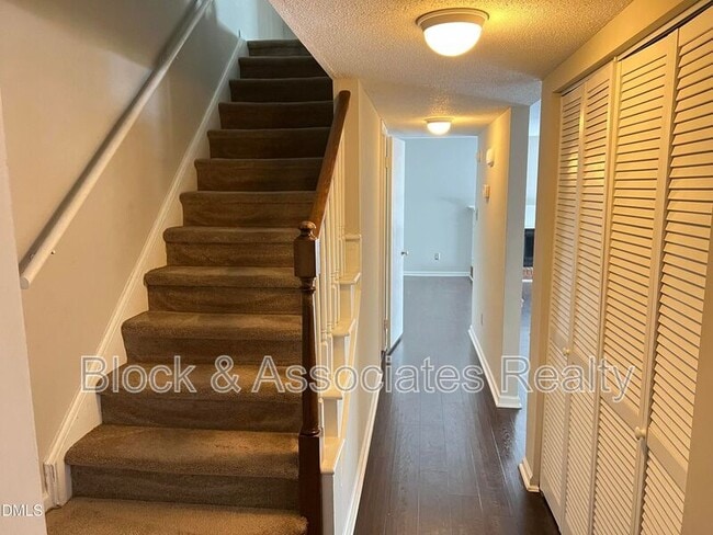 Foto del edificio - 1333 Springlawn Ct