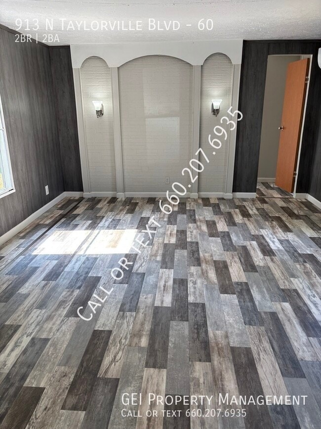Building Photo - 913 N Taylorville Blvd