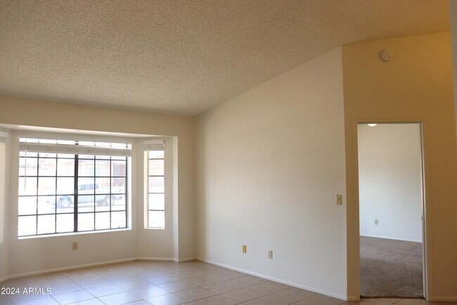 Building Photo - 3377 Thunderbird Dr