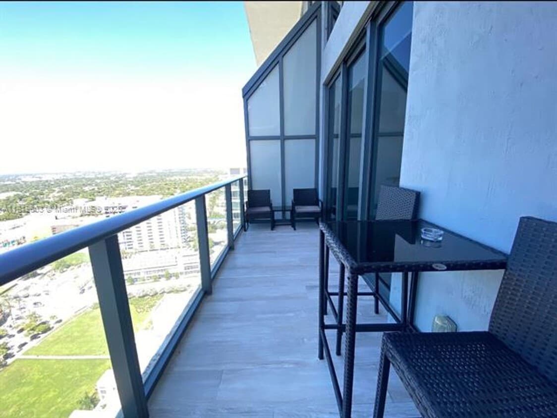Photo - 121 NE 34th St PH 3212 (A11819863)