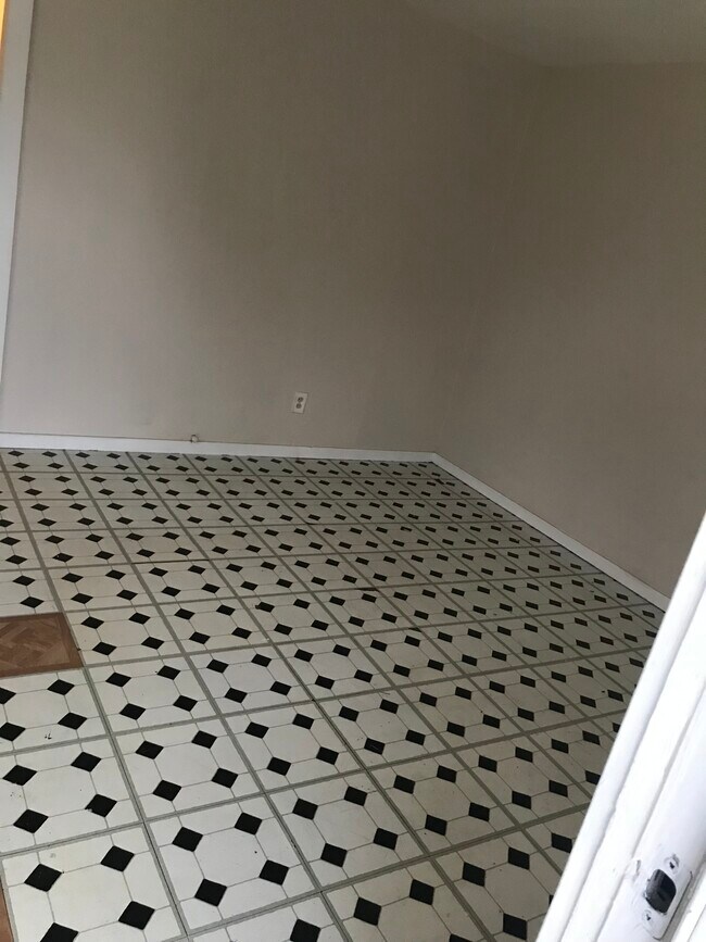 2 habitaciones, 1,5 baños - Amplio/1008 pies cuadrados - 2818 S Grove St