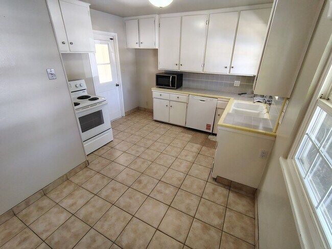 Foto del edificio - 1538 Maplewood Dr