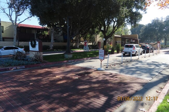 Photo - 1000 W MacArthur Blvd Apartment