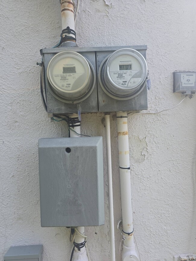 Photo du bâtiment - 56-42e 42e Av