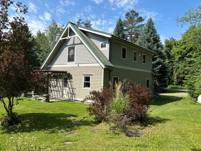 Building Photo - 738 Elm Street Ext