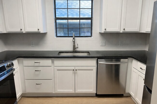 Foto del edificio - 13396 Garden Lake Rd