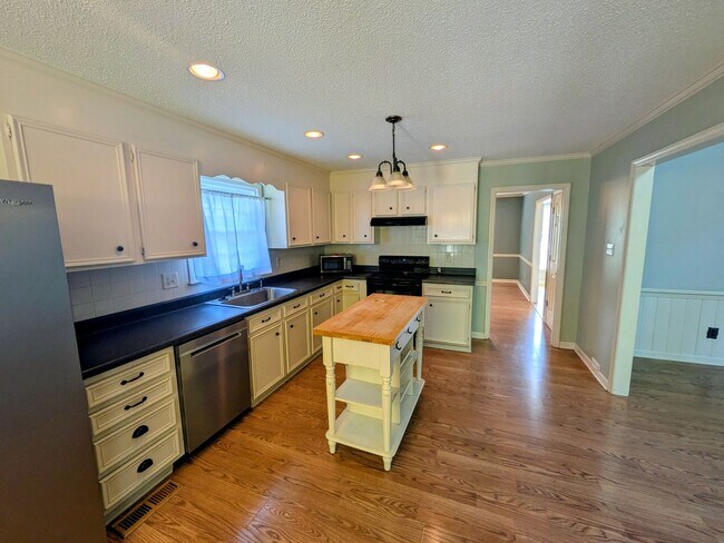 Foto del edificio - 6913 Crandall Ct