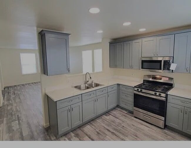 Building Photo - 10559 East Ct