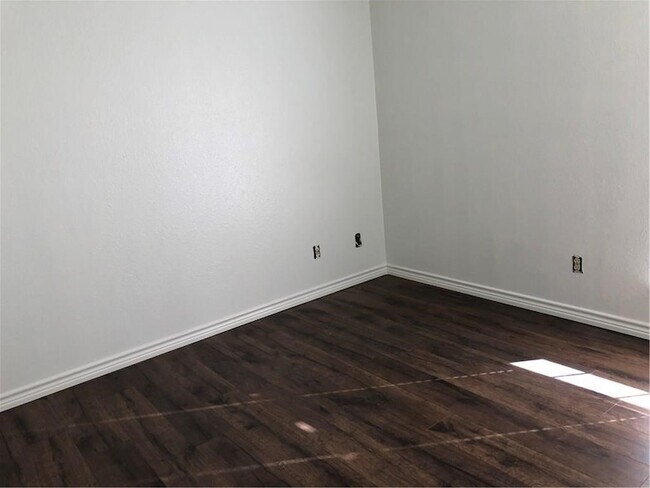 Foto del edificio - 3228 N Bell Ave