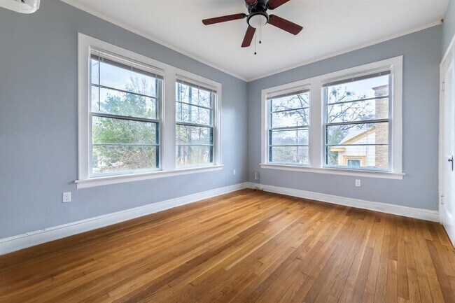 Building Photo - 3111 Grooms St