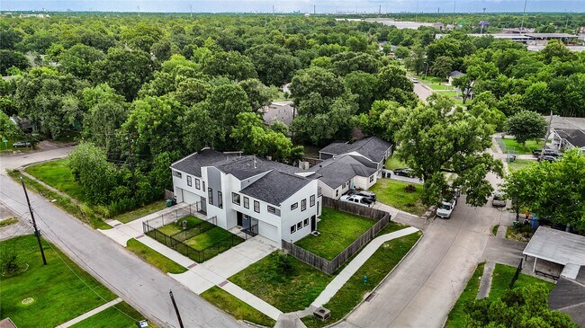 Foto del edificio - 6835 Weston St