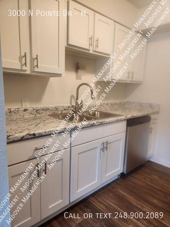 Foto del edificio - 3000 N Pointe Dr