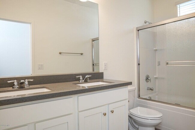 Foto del edificio - 16013 N 65th Ave