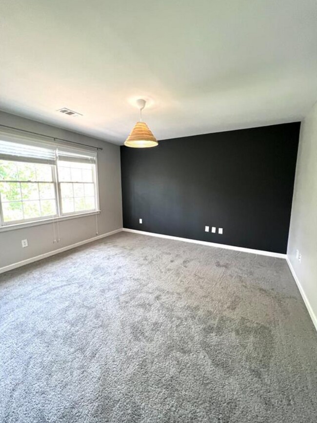 Building Photo - 145 Shoreline Walk
