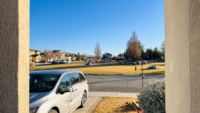 Foto del edificio - 3024 Oxbow Dr