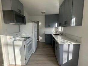 Building Photo - 3740 S Bentley Ave