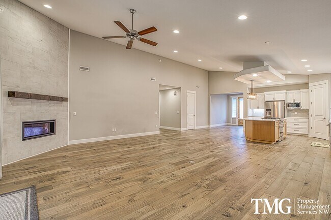 Building Photo - Large 3 Bed 2 Bath Home in Battle Ground!!